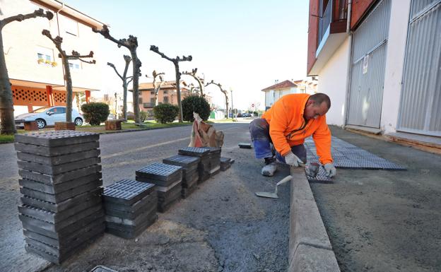 Comienzan las obras de rehabilitación de la urbanización El Concejero de Cabezón de la Sal