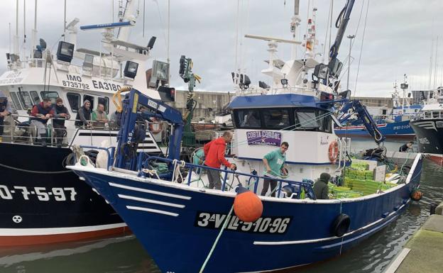 Cantabria convoca ayudas para incentivar la compra del primer barco entre jóvenes pescadores