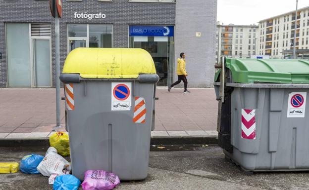 Los regionalistas acusan a la alcaldesa de haber gastado 126.000 euros 'extra' en contenedores