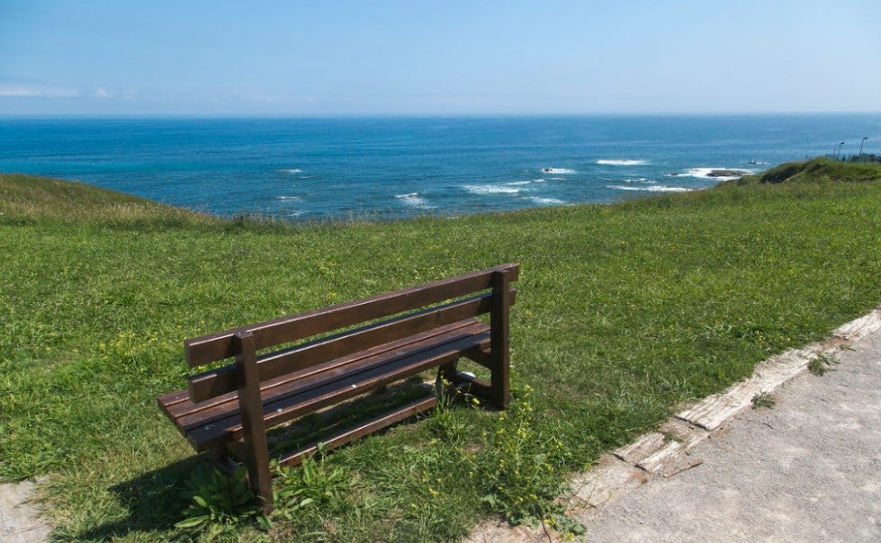 Rehabilitada la senda costera de La Garita en Comillas, deteriorada por los temporales