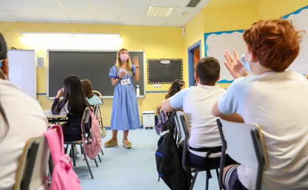 La prudencia modera las ganas de decir adiós a la mascarilla en clase después de año y medio