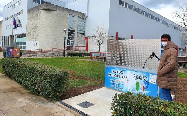 Torrelavega cuenta con un nuevo lavadero de bicicletas junto al pabellón Vicente Trueba