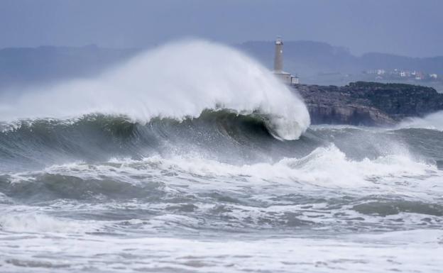 Santander activa desde este mediodía el dispositivo preventivo por temporal en la costa