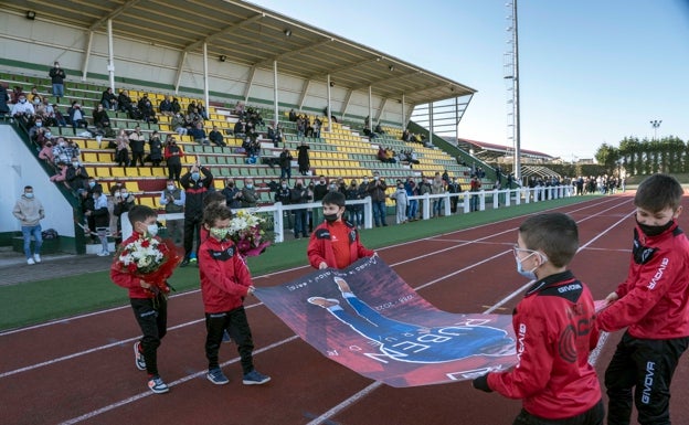 Camargo rinde homenaje a Rubén Rueda González, presidente del Velarde Club de Fútbol