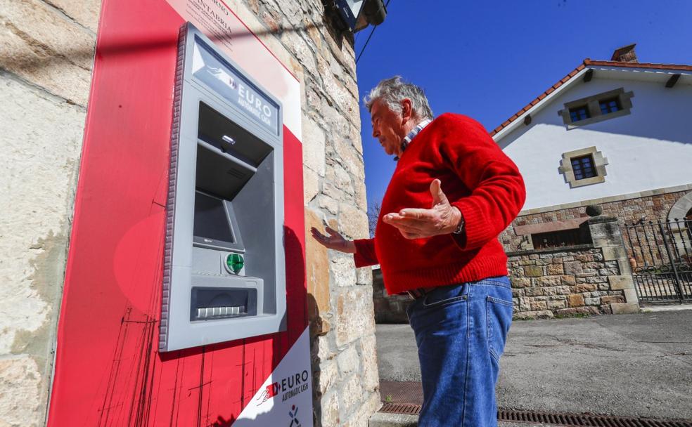 «Ponen cajeros, pero nos cobran comisión. No sé si nos compensa»