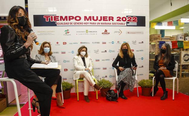 Más de 40 profesionales en las jornadas 'Tiempo Mujer', en la Plaza de Abastos