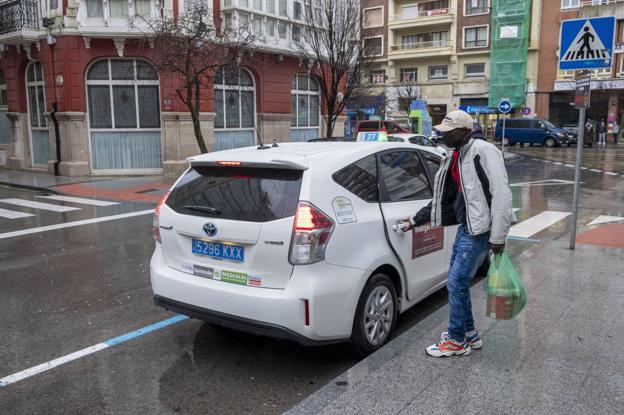 El taxi se quedó en 2021 a casi un 20% de su actividad previa a la pandemia