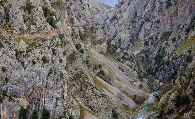 Hoy recorremos la ruta del Cares y conocemos la historia escondida tras su trazado