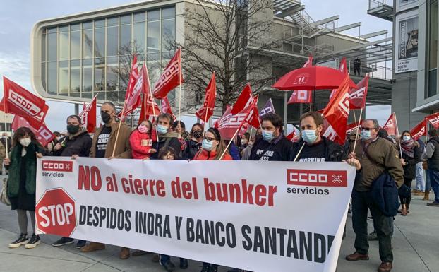 Protesta contra los despidos del búnker del Santander