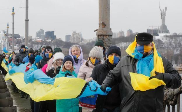 El Parlamento de Cantabria condena el ataque de Rusia y se iluminará con los colores de la bandera de Ucrania