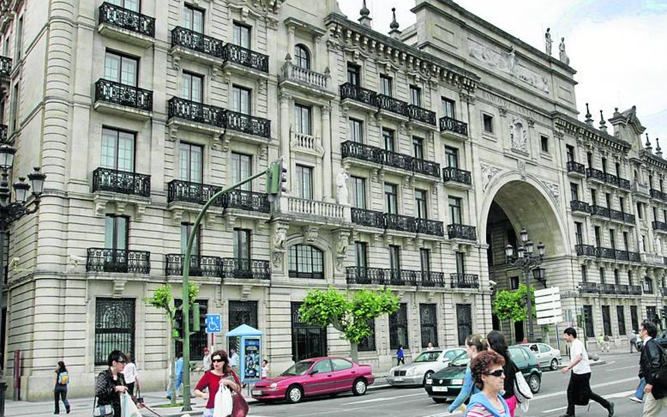 Amplia oferta gastronómica y buen ambiente nocturno en las inmediaciones del Paseo de Pereda