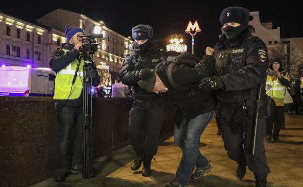 Casi 3.000 detenidos en Rusia en las protestas por el ataque a Ucrania