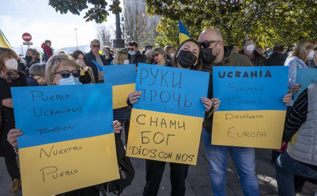 Cantabria sale a la calle para exigir el cese de la guerra