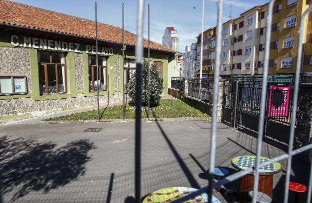 Torrelavega mantiene su idea de cubrir las pistas deportivas de colegios y barrios