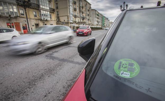 Santander «no se plantea» cobrar a los vehículos contaminantes por entrar al centro de la ciudad