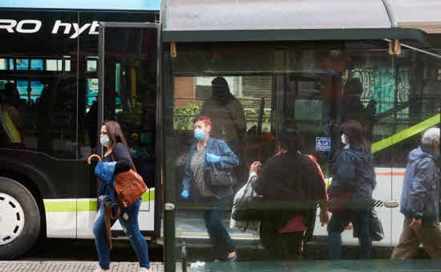 Bajan a un centenar los nuevos contagios, aunque crece ligeramente el número de hospitalizados