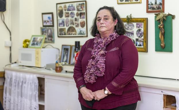 «Con tres hijos no tuve más remedio que quedarme en casa, me cambió la vida»