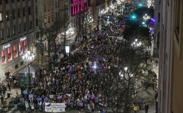 La manifestación del 8M recupera su fuerza y abarrota las calles de Santander