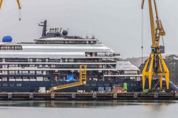 El crucero Evrima, trasladado hace un año a Astander, programa su salida para junio