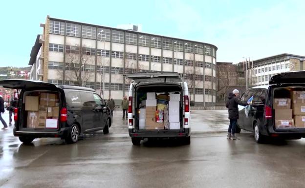 Seis ertzainas parten hacia Ucrania para recoger a 21 niños y mujeres que acogerán Cantabria y Euskadi