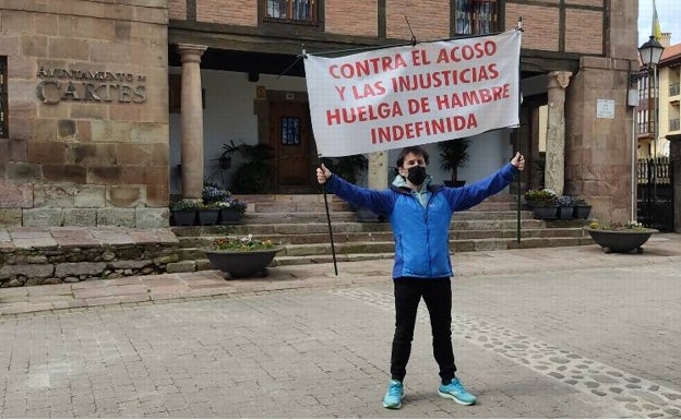Un trabajador del Ayuntamiento de Cartes inicia una huelga de hambre