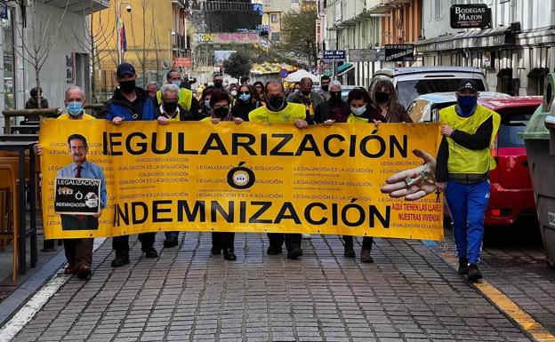 Una nueva 'Ruta de los Inocentes' clama «justicia» y una solución ya para los afectados por los derribos