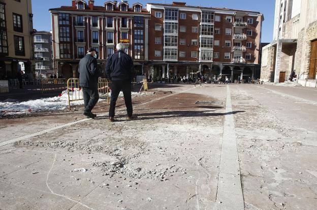 Los técnicos valoran en 9.570 euros los daños que provocó la pista de hielo en la Plaza Roja