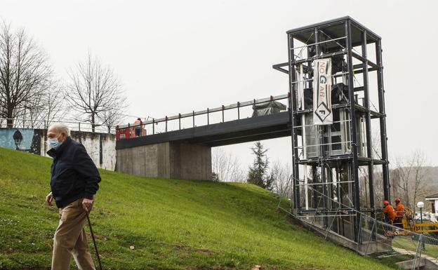 El ascensor de Nueva Ciudad entra en su fase final con la instalación de las cabinas