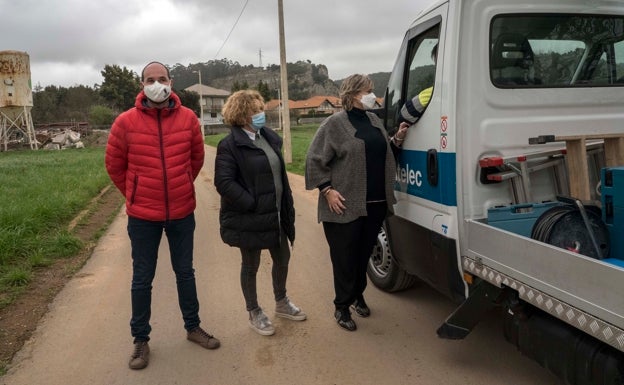 Camargo instala luminarias en vías y túneles de cuatro pedanías