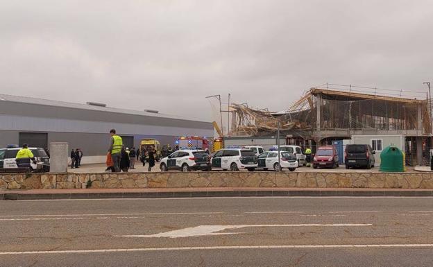 Vence la estructura de las nuevas bodegas de Colindres y siete trabajadores resultan heridos