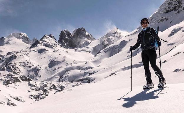 Parvaneh Kazemi: la profesora iraní que subió al techo del mundo visita los Picos de Europa