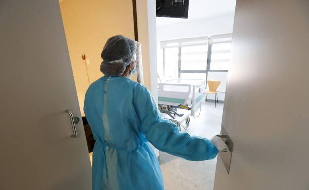 Cantabria suma otra muerte covid y atiende a seis pacientes en la UCI, la cifra más baja en tres meses y medio