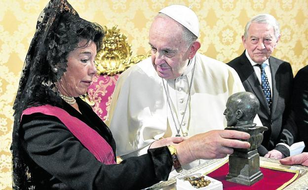«Voy a seguir insistiendo al Papa para que visite España»