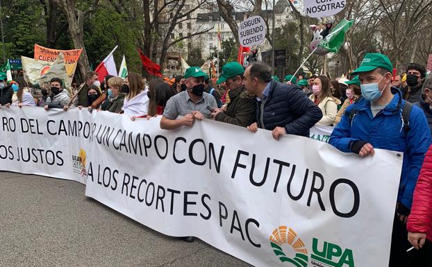 Más de cuatro mil cántabros se suman en Madrid al clamor en defensa del mundo rural