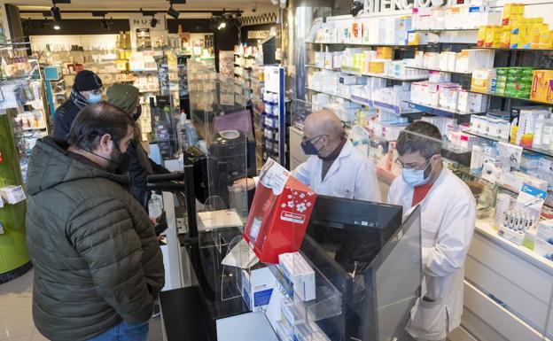 Los pedidos de medicamentos a los almacenes de distribución empiezan a llegar con retraso