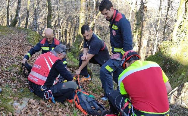 Rescatado un vecino de Vega de Pas tras pasar la noche herido en un monte de Pandillo