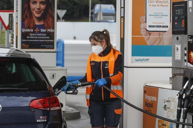 Las gasolineras reducen un 25% la venta de combustible desde hace diez días