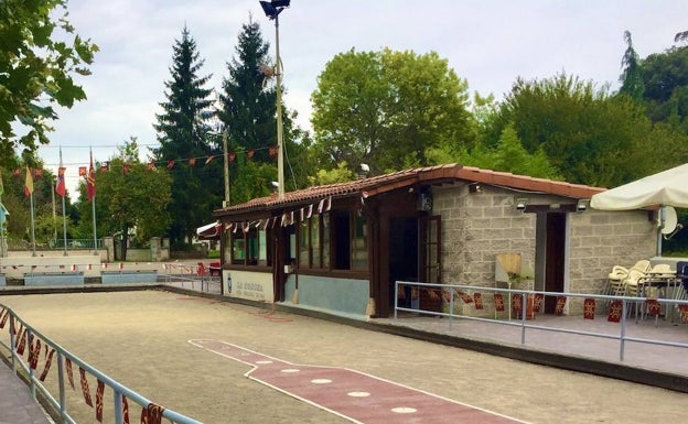 La Junta Vecinal de La Concha reformará el bar de la bolera y tramita su concesión