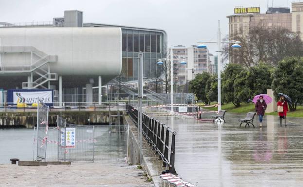 El tramo del Muelle de Maura cerrado al paso se abrirá para Semana Santa