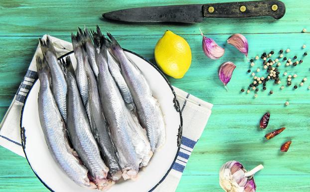 Los pescados humildes cobran protagonismo en las cocinas