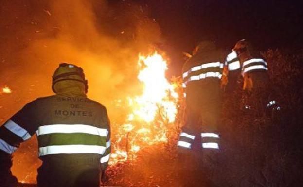 Ya son catorce, todos provocados, los incendios que han asolado este domingo Cantabria