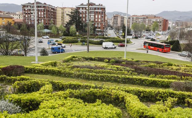 La rotonda del 'donuts' en La Inmobiliaria continúa sin iluminación y sin agua