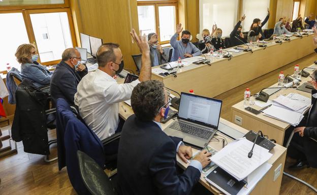 El Pleno de Torrelavega aprueba un nuevo retraso del proyecto de soterramiento de las vías