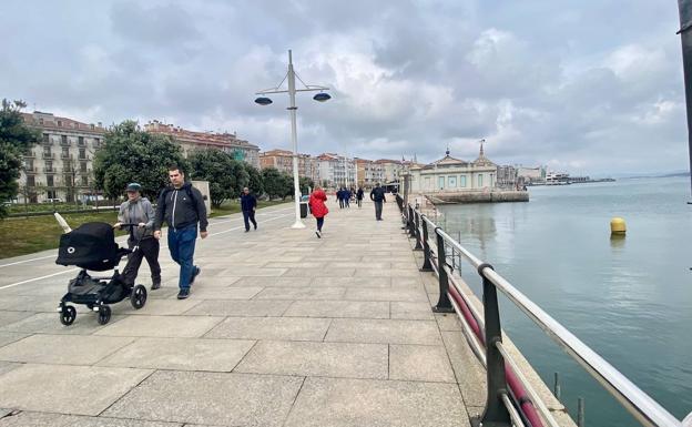 Reabierto el tramo del Muelle de Maura que se había cerrado al paso de peatones