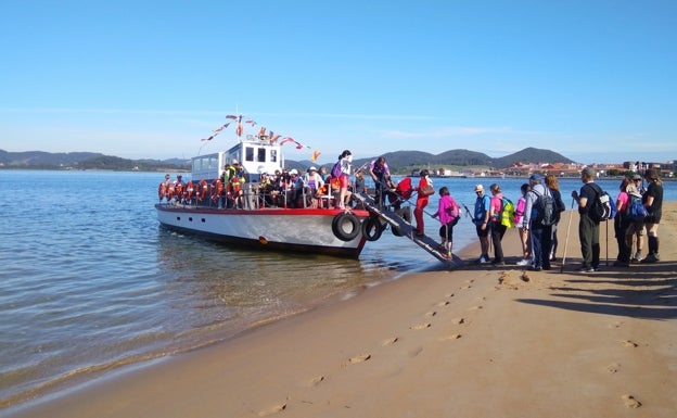 Vuelve la barca de los 10.000 peregrinos