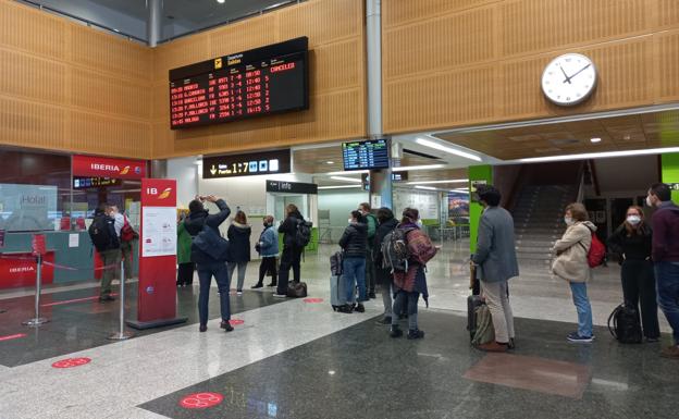 Cancelado el vuelo de la mañana de Santander a Madrid por una avería en el avión
