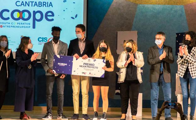 Alumnos del Instituto Fuente Fresnedo, ganadores del mejor proyecto de emprendimiento de Cantabria