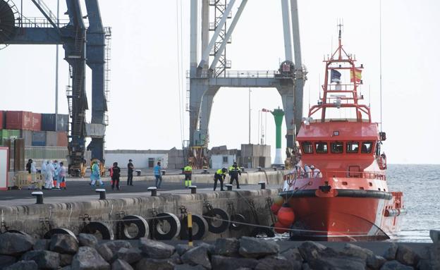 Detenidos por la muerte de 25 inmigrantes de una patera en El Hierro