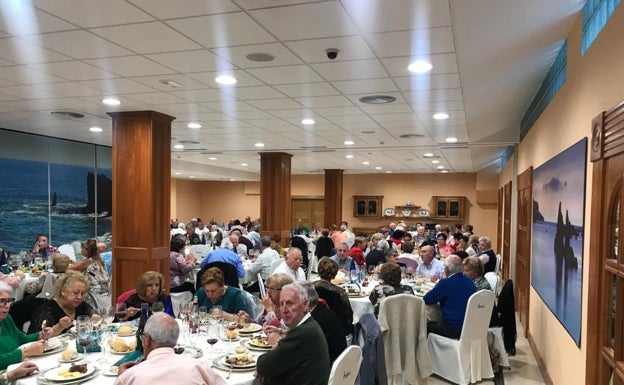 Noja recupera el tradicional homenaje a sus mayores