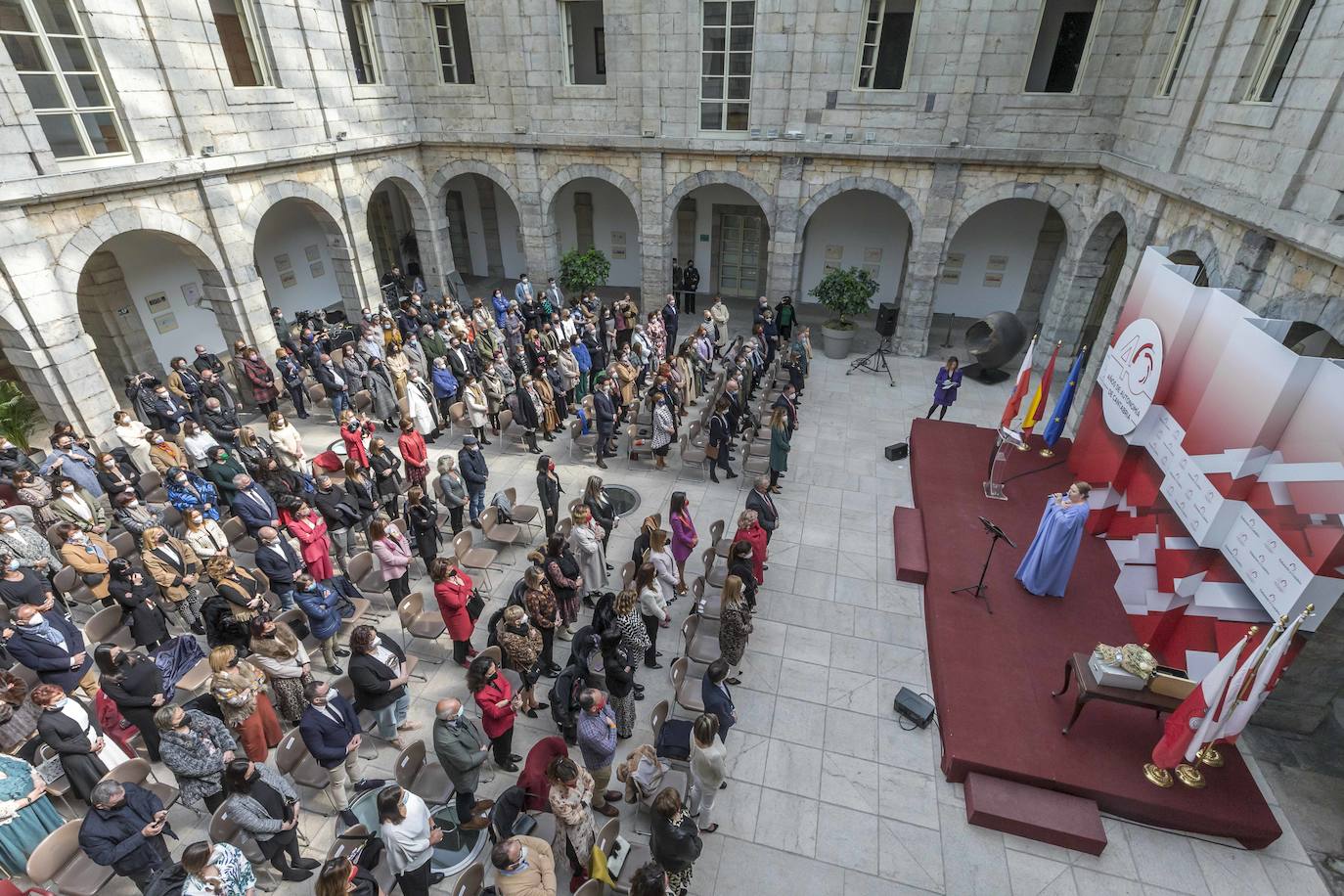 El acto y entrega de la medalla la Mérito Profesional, en imágenes